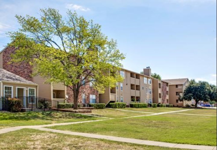Meadows at Ferguson Dallas 925+ for 1, 2 & 3 Bed Apts