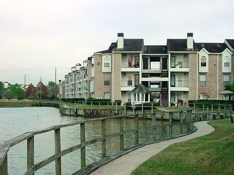 Point at Windmill Lakes Apartment