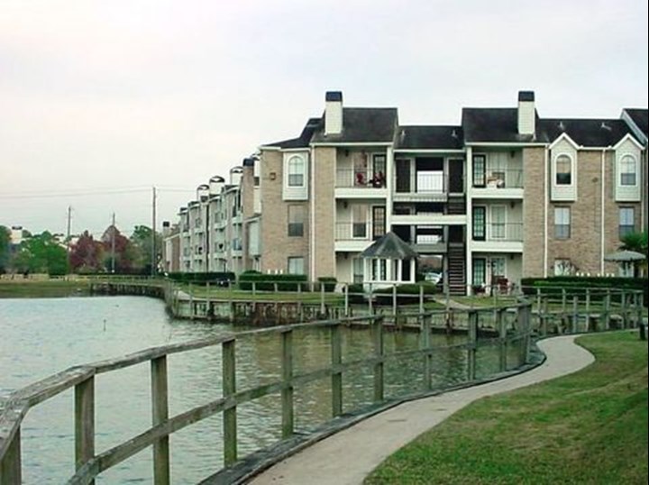 Point at Windmill Lakes Houston 960+ for 1 & 2 Beds