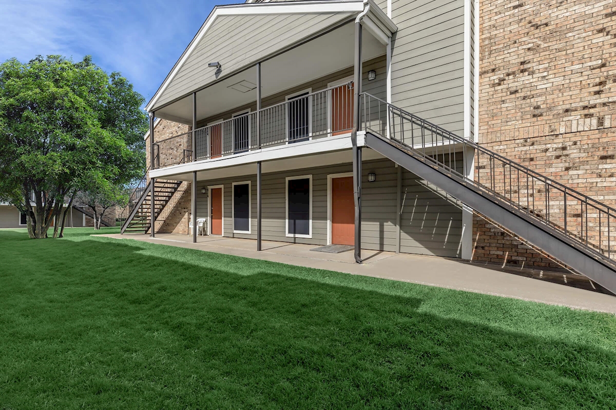 Taylor Commons - Exterior - Photo 5 of 40