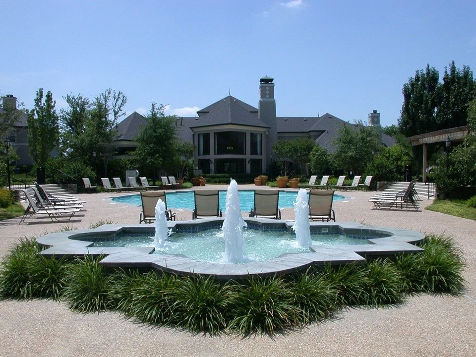 Pearl on Frankford - Pool - Photo 7 of 37