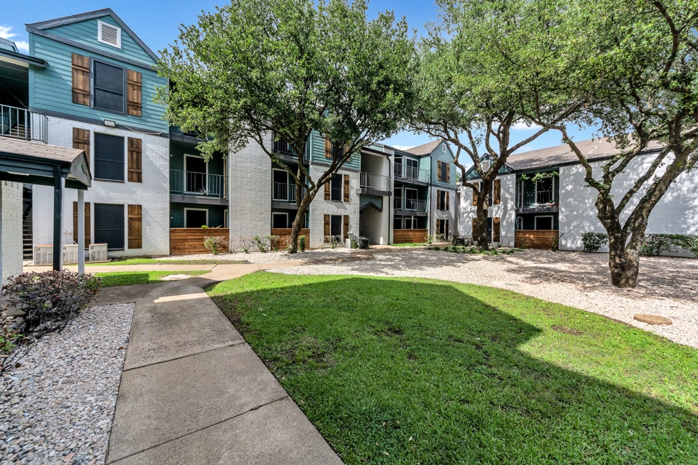 Marq - Exterior - Photo 4 of 28