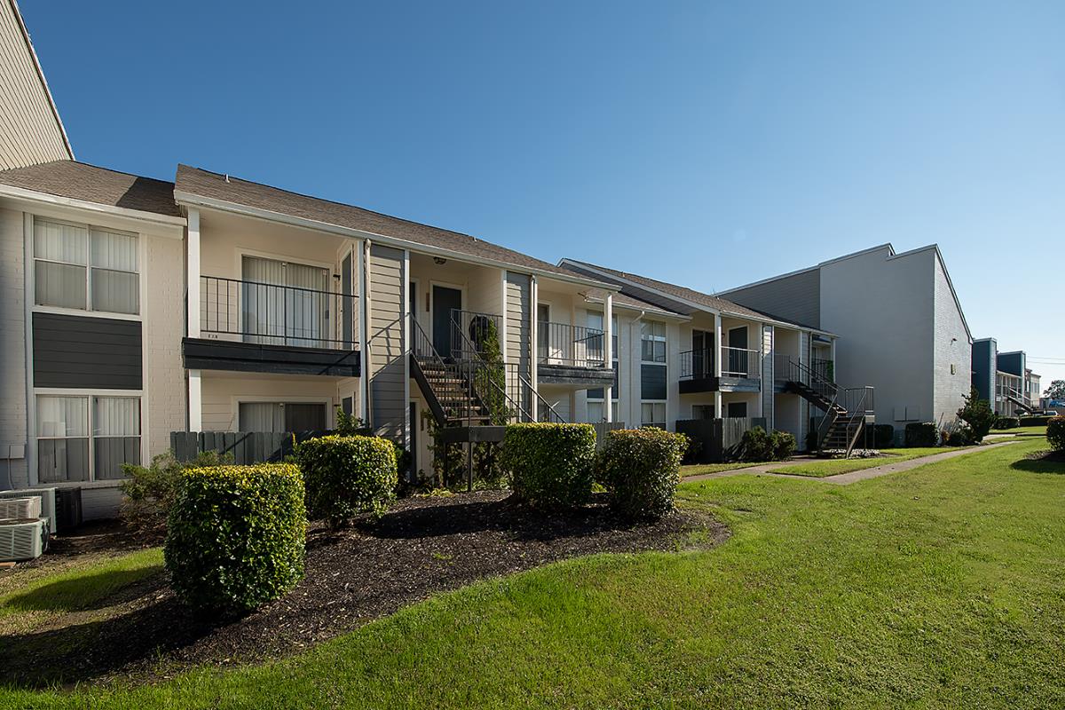 Whispering Winds Pearland 1147+ for 1, 2 & 3 Bed Apts