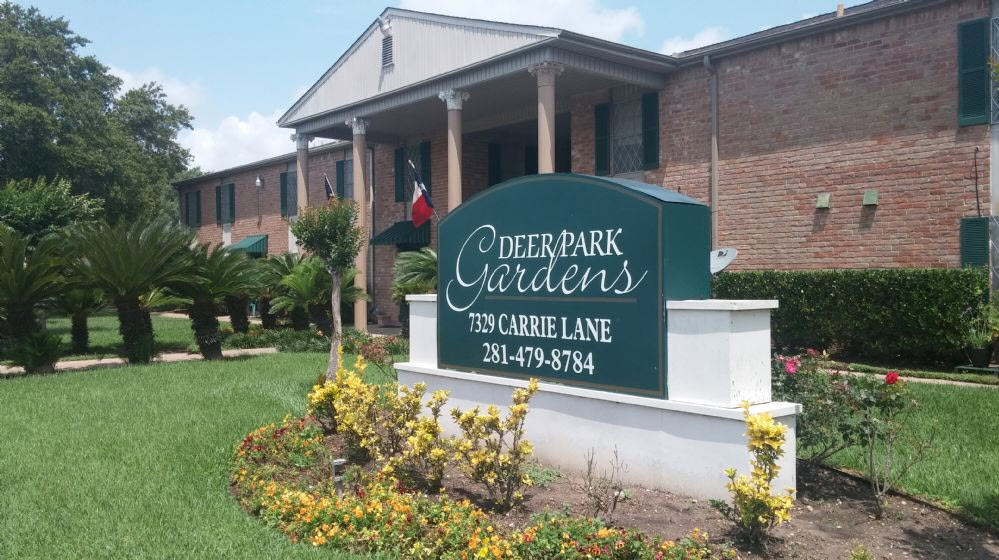Deer Park Gardens - Entrance - Photo 2 of 13