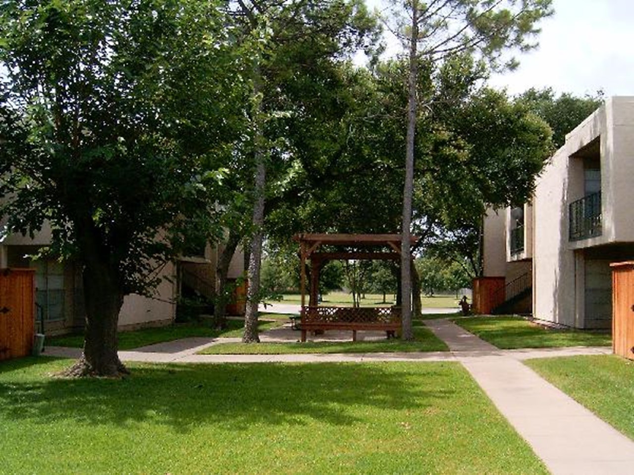 University Gardens - Waxahachie, TX - Photo 1 of 8