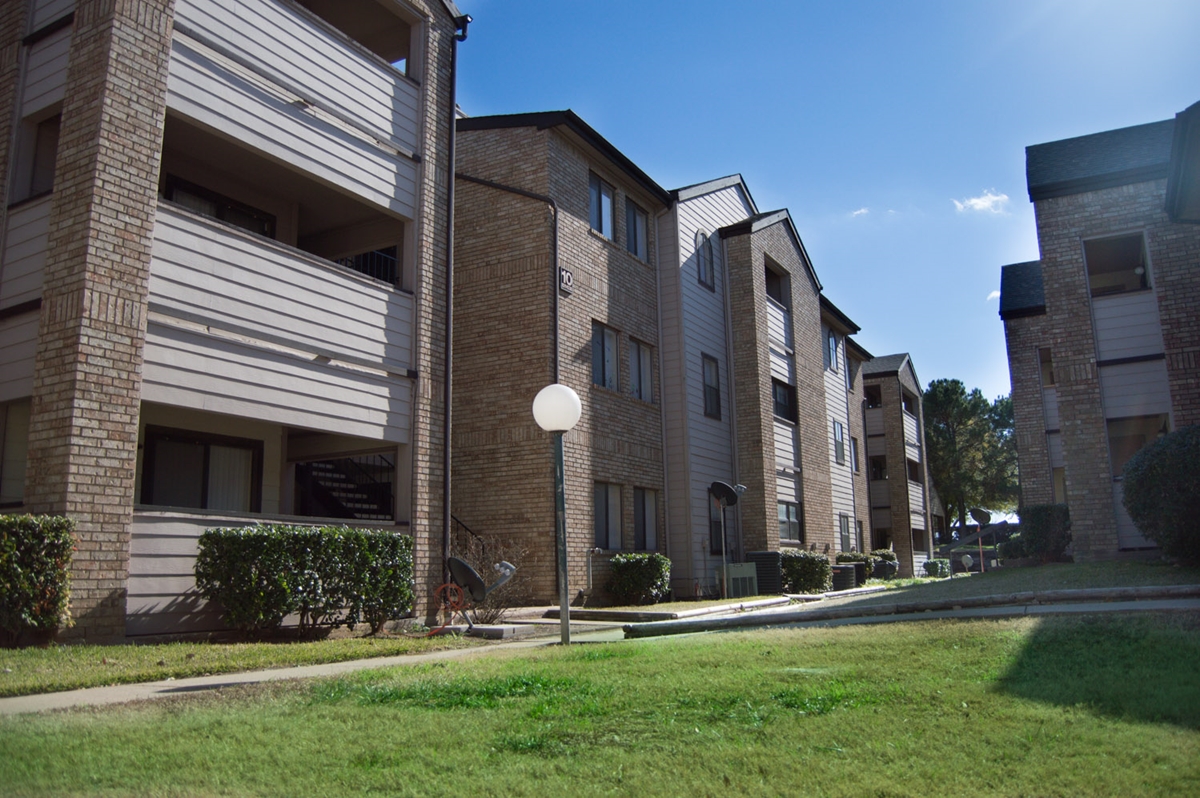 Lakeview Terrace Haltom City 1090+ for 1 & 2 Bed Apts
