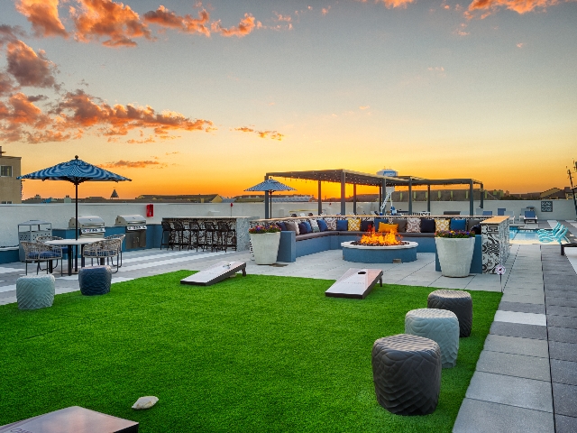 Allegro Addison Circle I & II - Rooftop Deck - Photo 4 of 29
