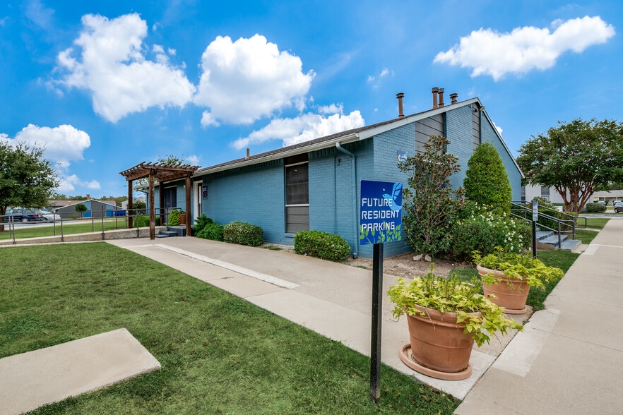 Sky Landing - Leasing Office - Photo 3 of 22