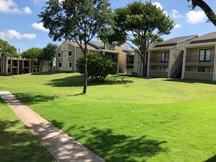 Summer Hill Apartments Dallas 949+ for 1 & 2 Bed Apts