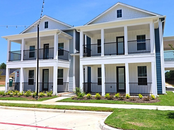 LEO at West Fork Conroe 1299+ for 1 & 2 Bed Apts