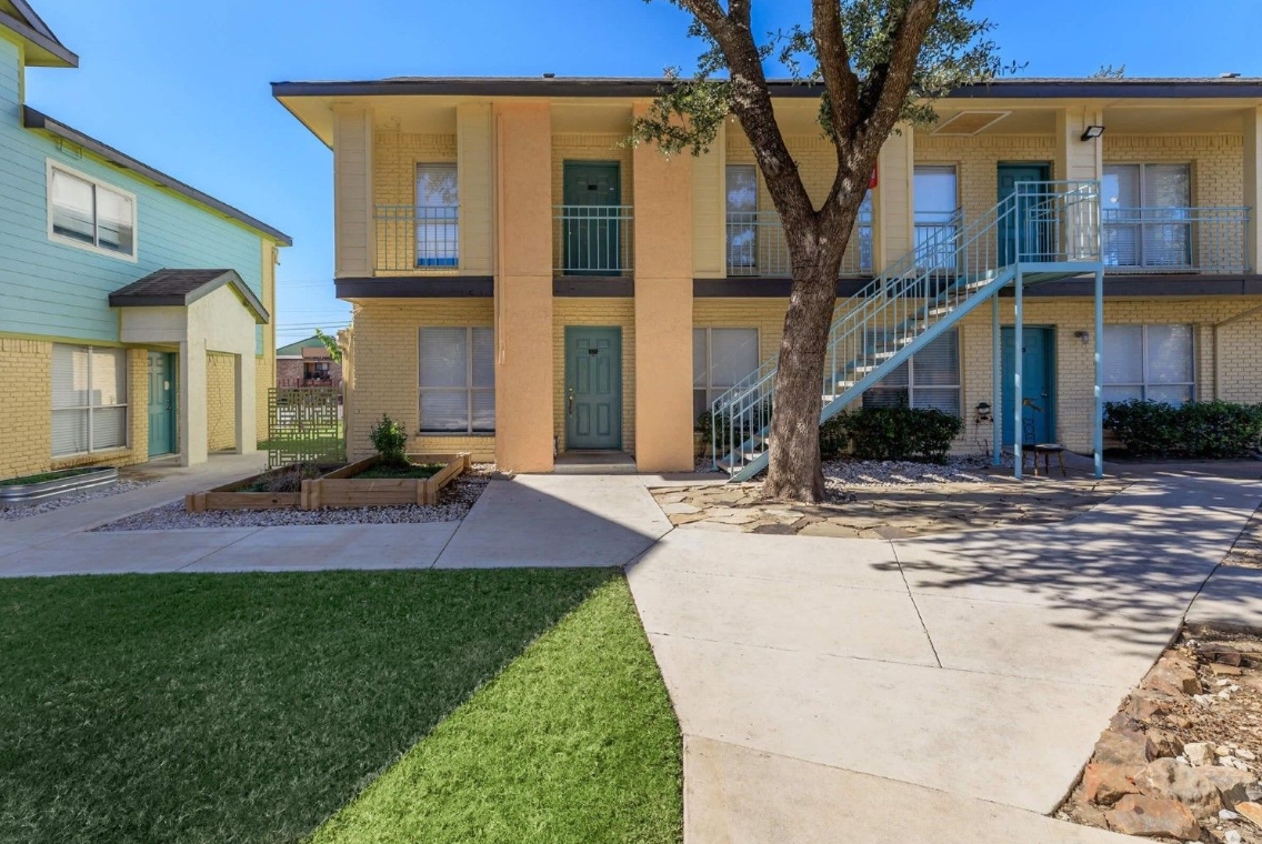 Bella Vista Park - Exterior - Photo 2 of 27