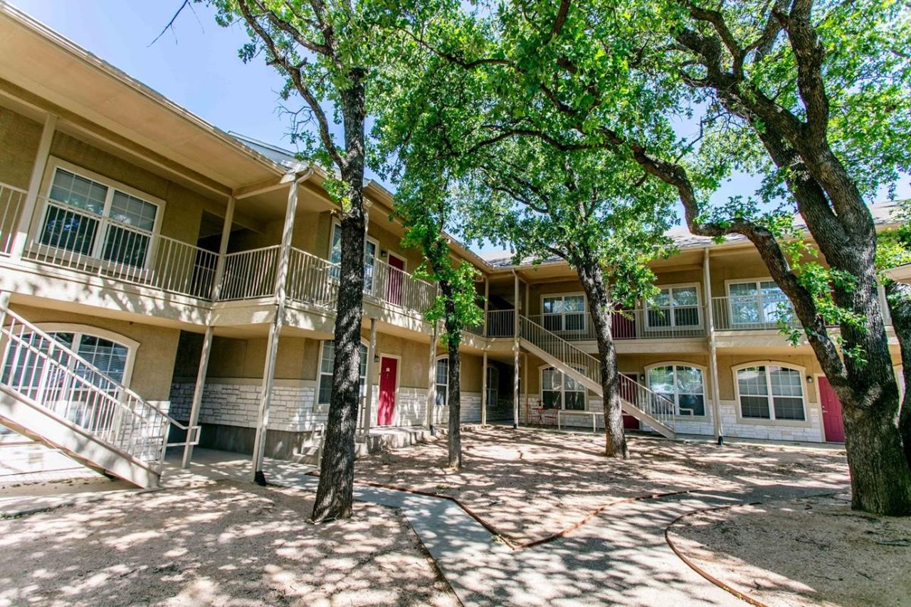 Residences at Holly Oaks - Weatherford, TX - Photo 1 of 28