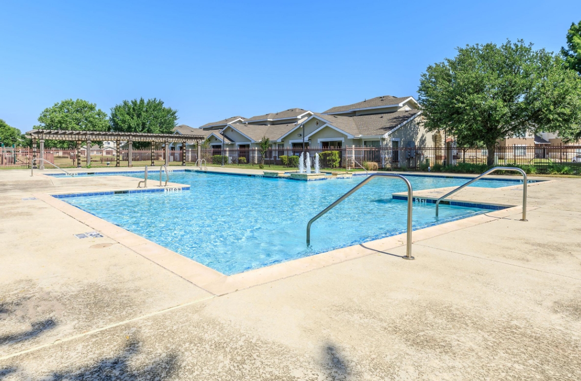 Artiga - Pool - Photo 4 of 23