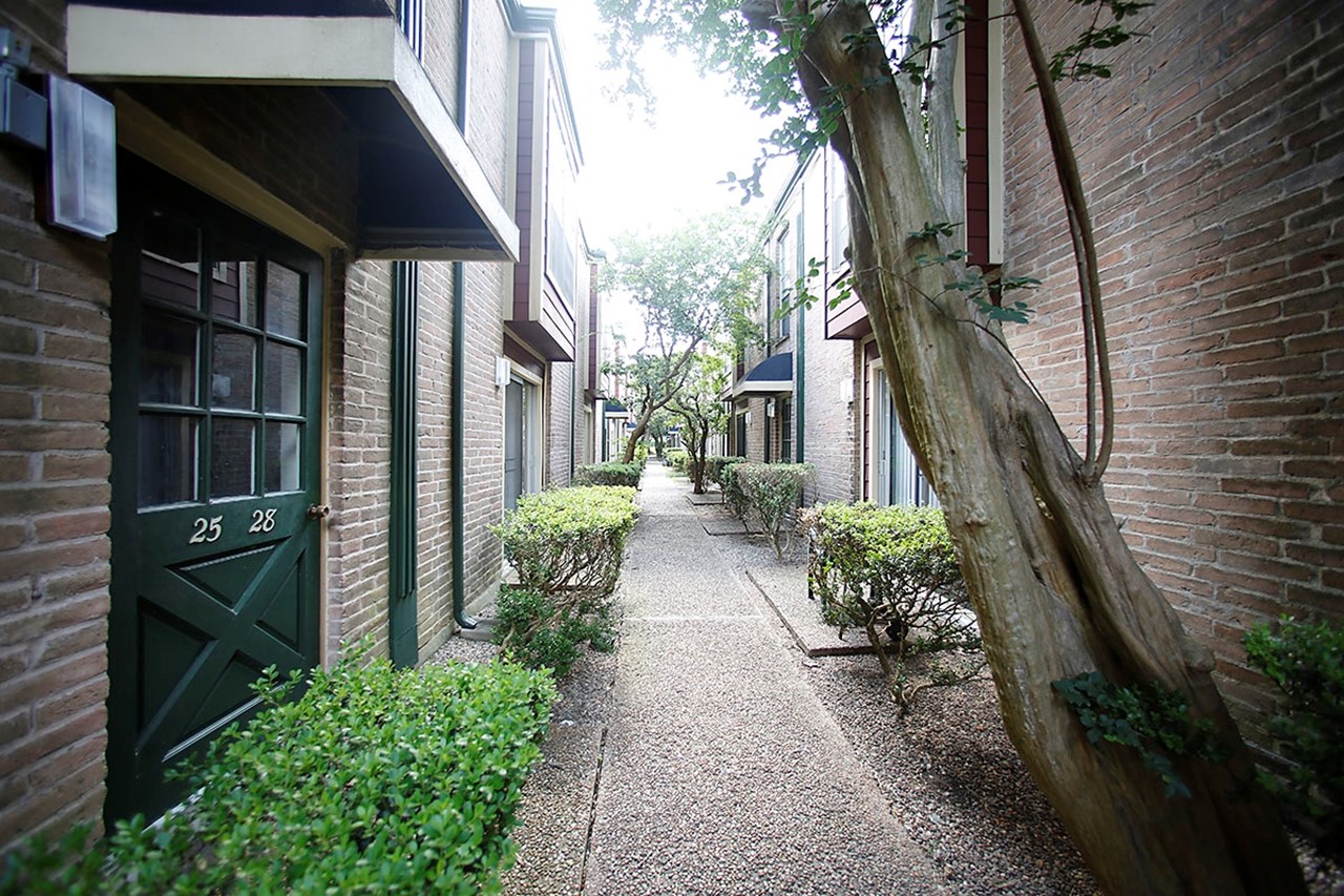 Forest Oaks - Houston, TX - Photo 1 of 24