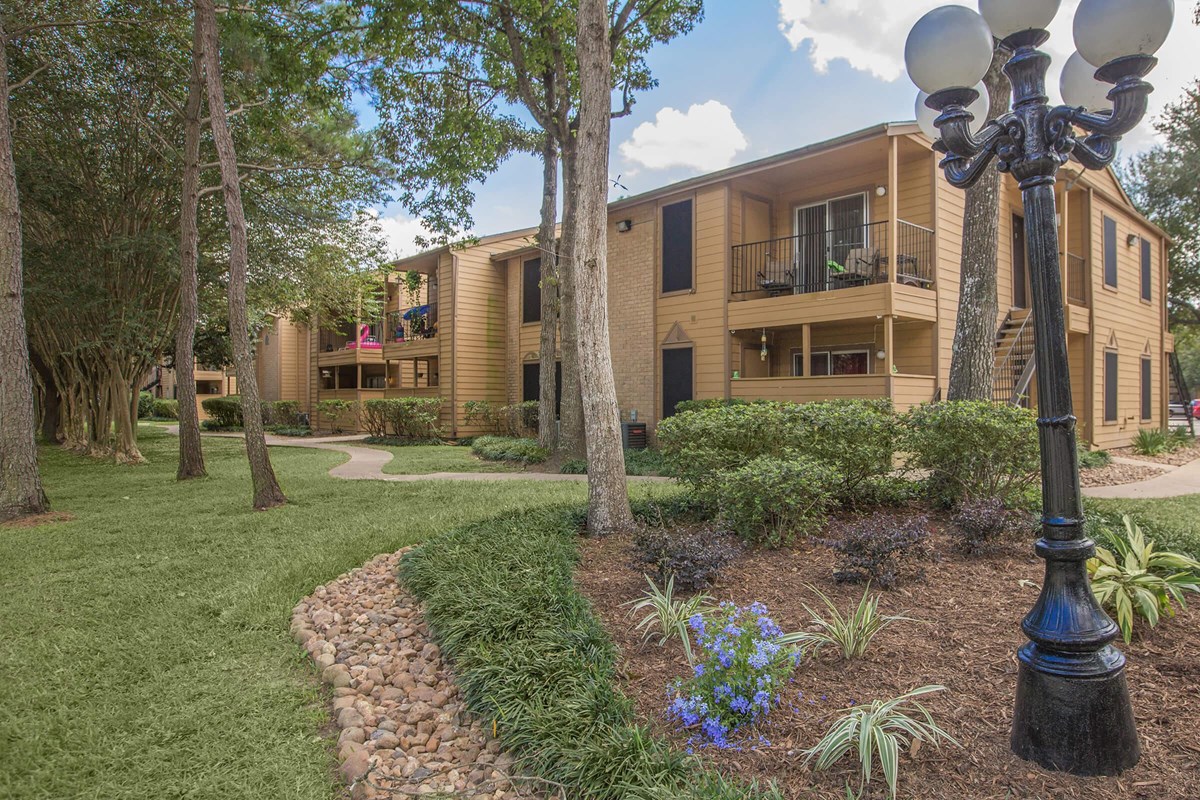 Elm Grove Kingwood 950+ for 1, 2 & 3 Bed Apts