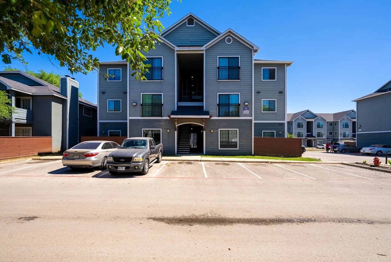 Allure - San Antonio, TX - Photo 1 of 16