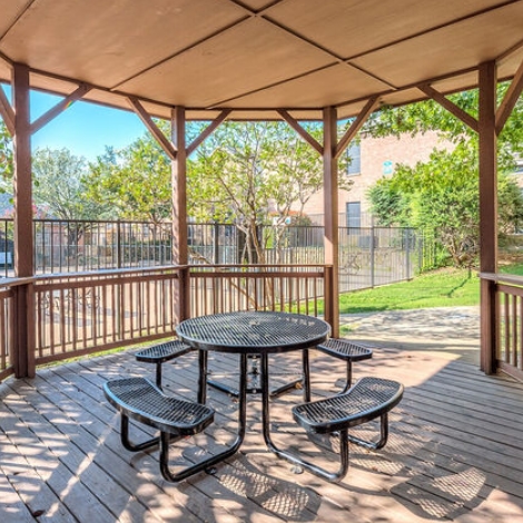 Park Vista - Courtyard - Photo 5 of 12