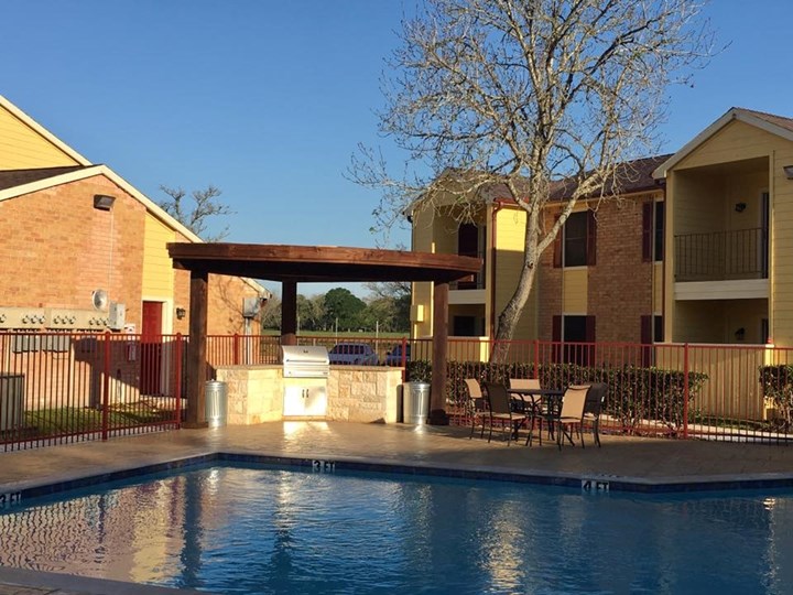 River Oaks Apartments Sweeny 650+ for 1 & 2 Bed Apts