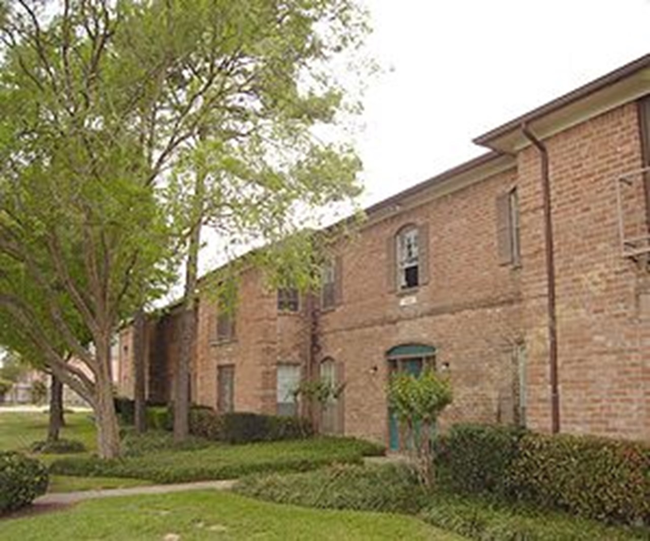 Amherst - Houston, TX - Photo 1 of 2