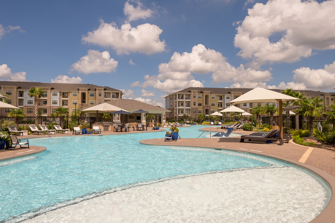 Arielle Spring Plaza - Pool - Photo 6 of 35