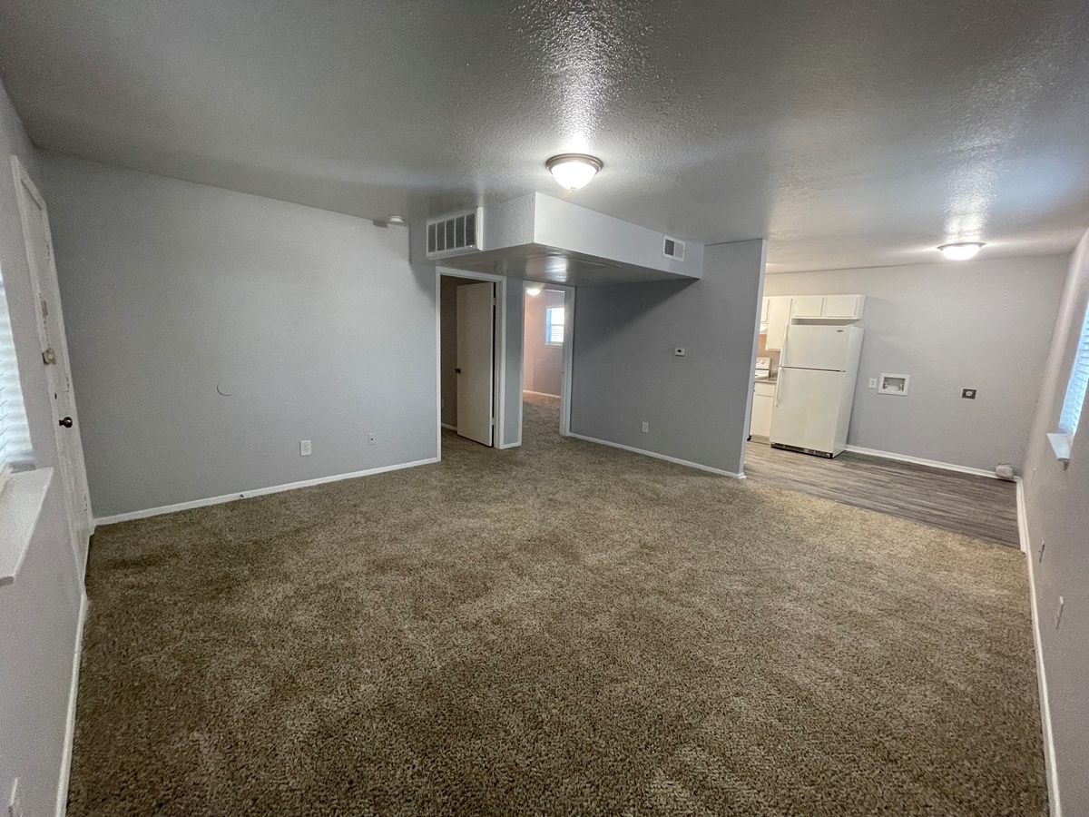 Ridge/Parkdale - Living - Photo 4 of 8