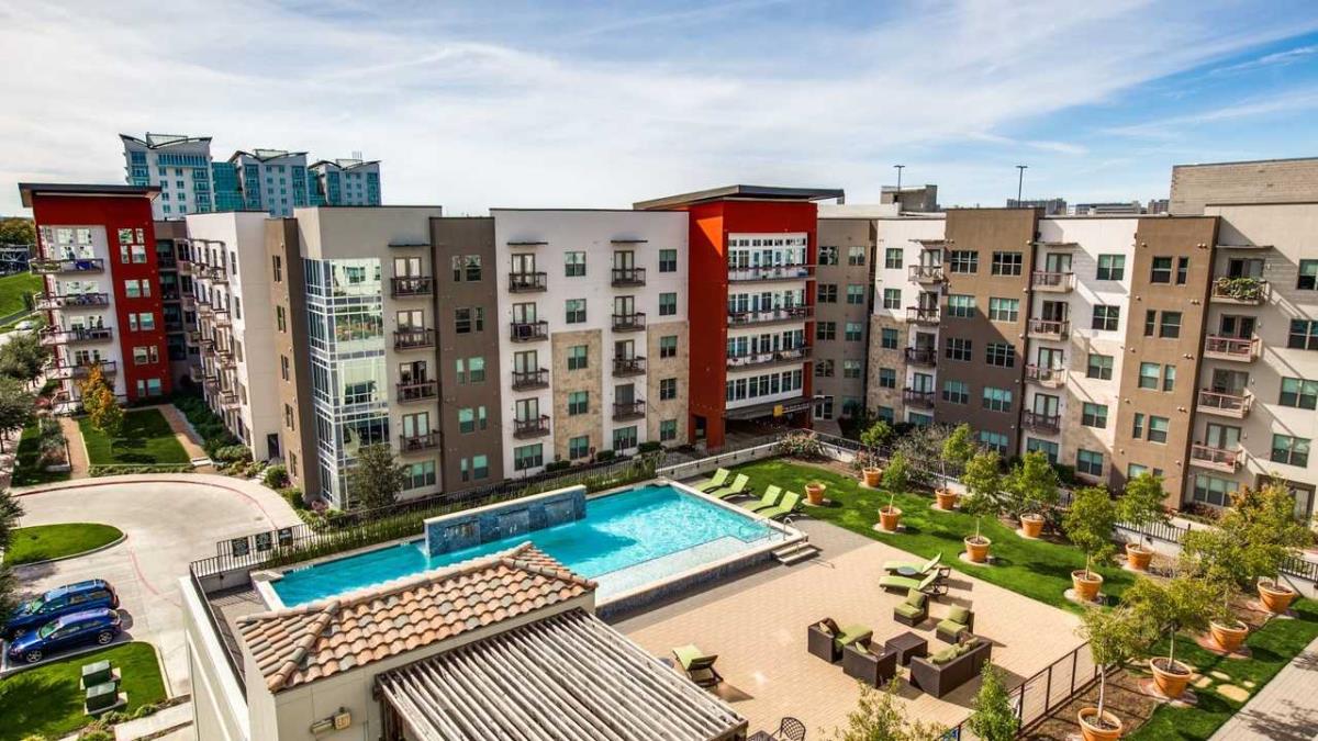 7Riverside Stページ Retail For Lease — 4th St SW & W Bay Dr, Largo, FL 33770