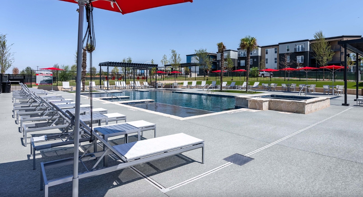 Flatz 512 - Pool - Photo 5 of 38