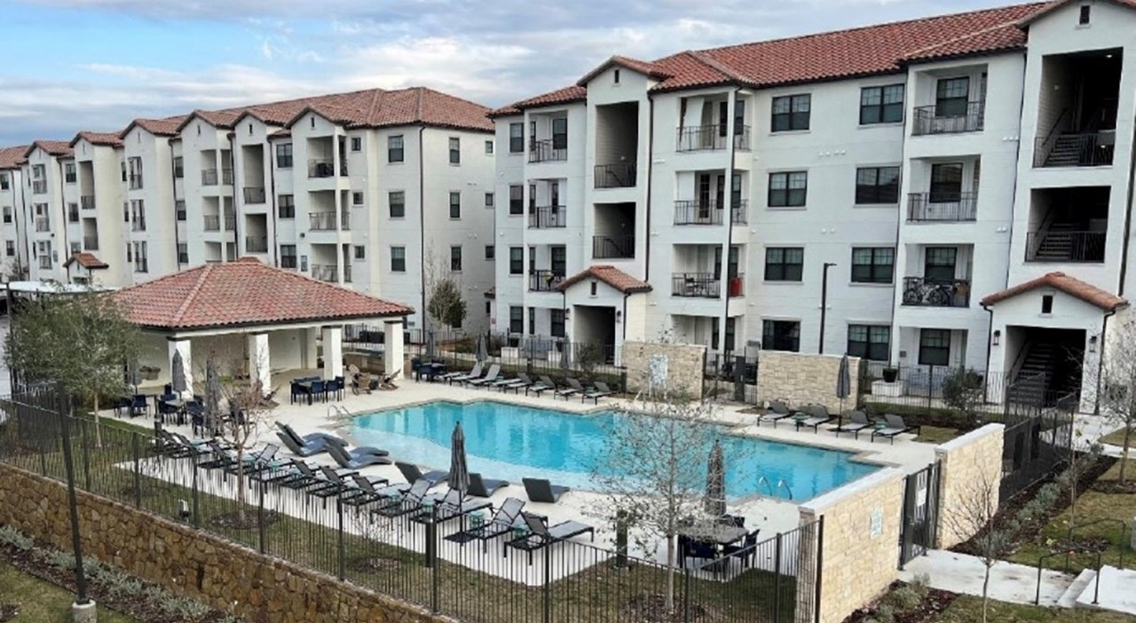 Carriage Homes on the Lake II - Pool - Photo 4 of 20