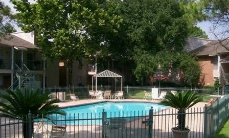 Silver Maples - Pool - Photo 4 of 5