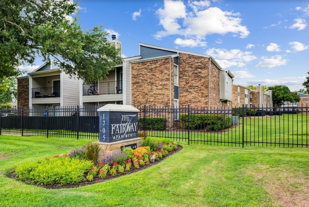 Fairway Apartment Homes Plano 1070+ for 1 & 2 Bed Apts