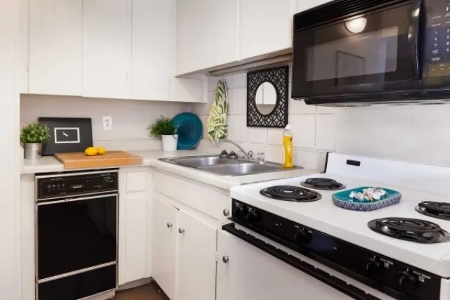Casa Del Rio - Kitchen - Photo 8 of 11