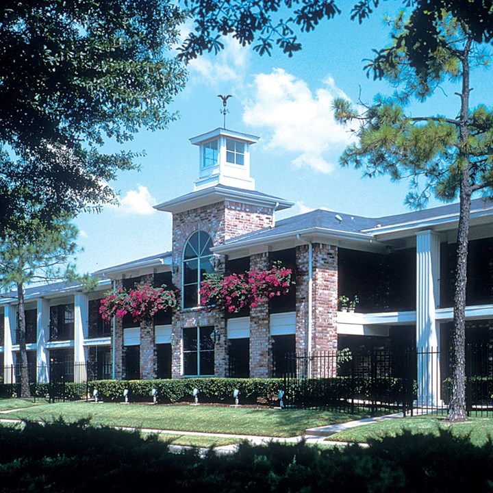 Emerson Pines Houston 997+ for 1 & 2 Bed Apts