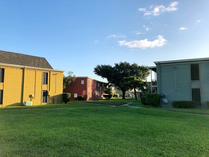 Willow Creek Houston 915+ for 1 & 2 Bed Apts