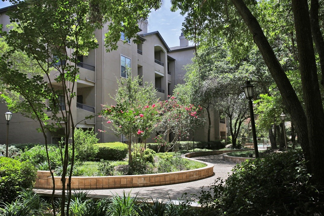 Courts at Preston Oaks Dallas $1119  for 1 2 Bed Apts