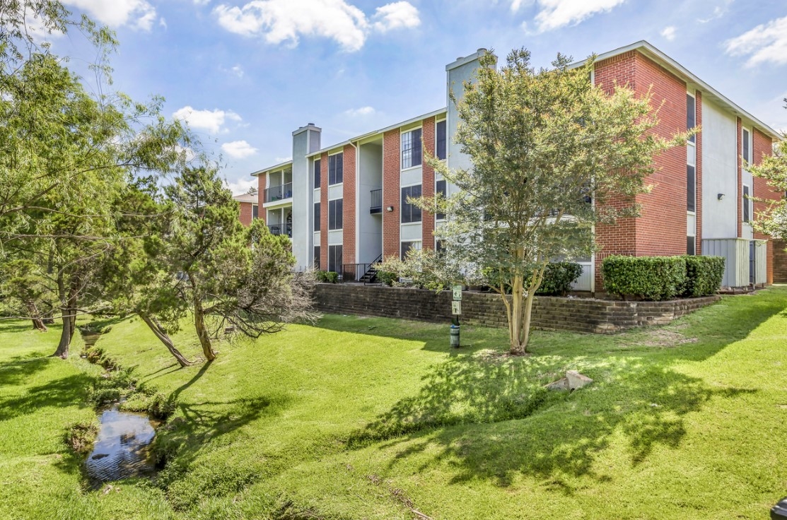 Foxwood Apartments Austin 1084+ for 1 & 2 Bed Apts