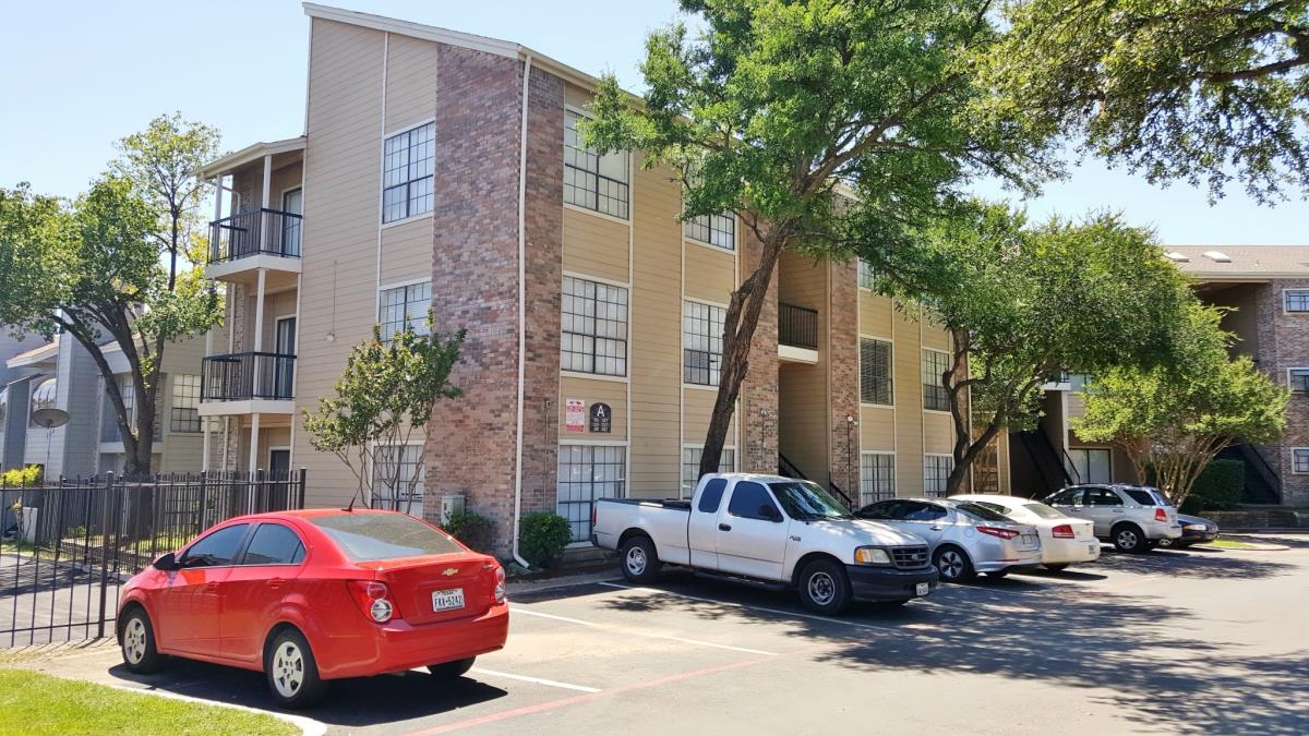 Wyndham on the Creek in Dallas, TX View Photos, Floorplans & Pricing