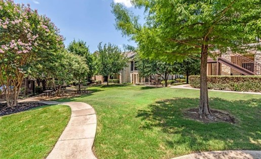Park on Forum - Courtyard - Photo 5 of 21