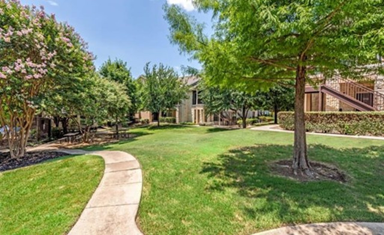 Park on Forum - Courtyard - Photo 5 of 21