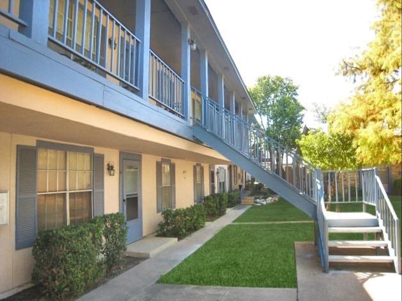 Townhouse West - Exterior - Photo 3 of 9