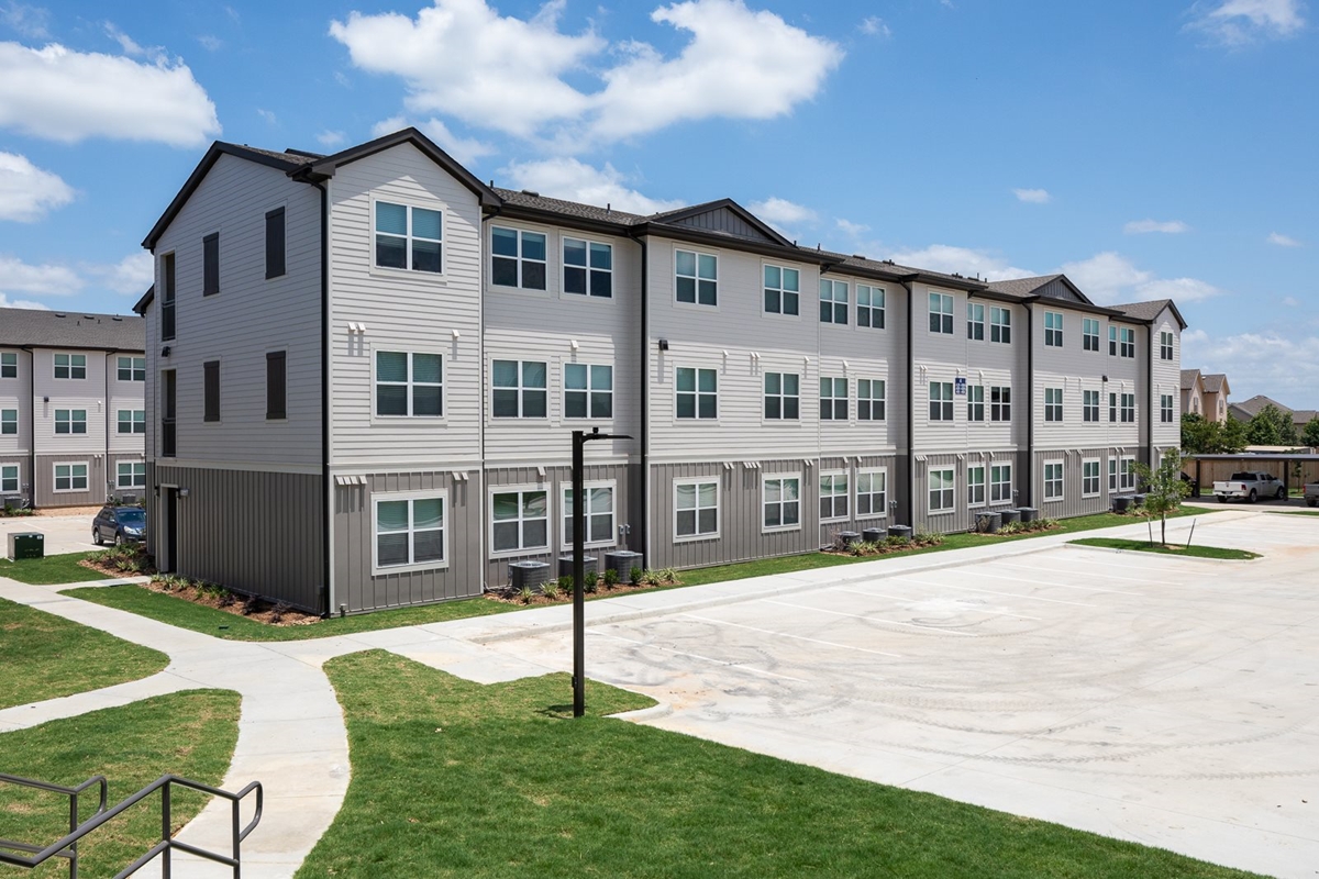 Linden at the Rim San Antonio 1285+ for 1 & 2 Bed Apts