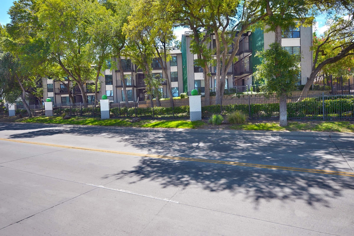 Tides on Park Lane - Exterior - Photo 2 of 19