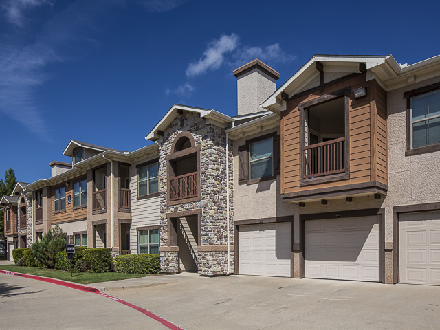 Ranch ThreeOFive - Arlington, TX - Photo 1 of 10