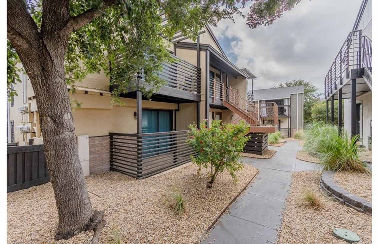 Cityscape - Exterior - Photo 5 of 41