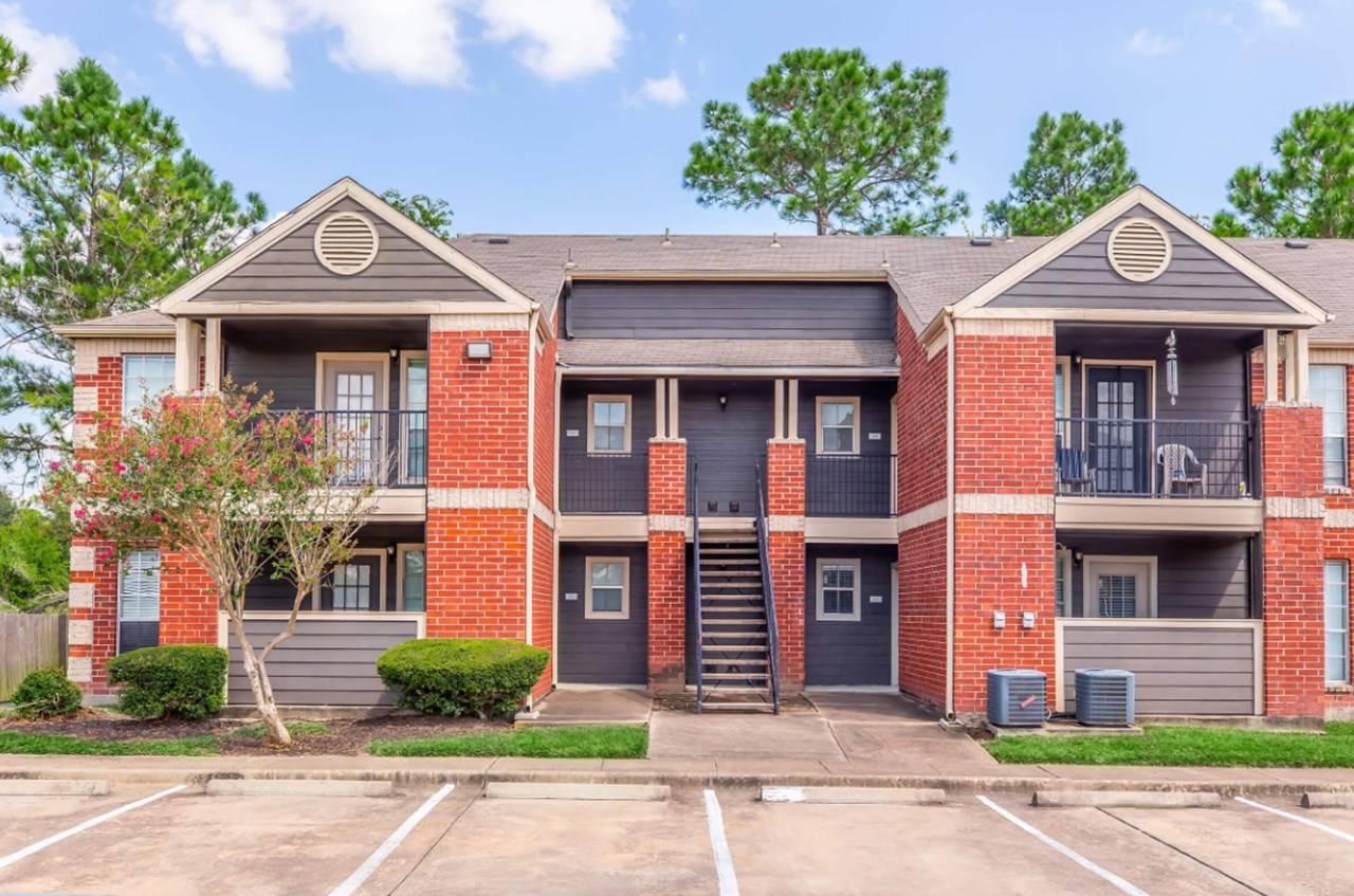 Westport - Angleton, TX - Photo 1 of 21