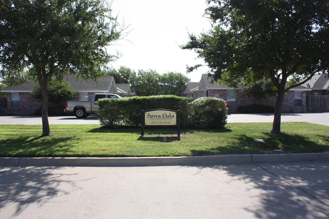 Sierra Vista - Midlothian, TX - Photo 1 of 2