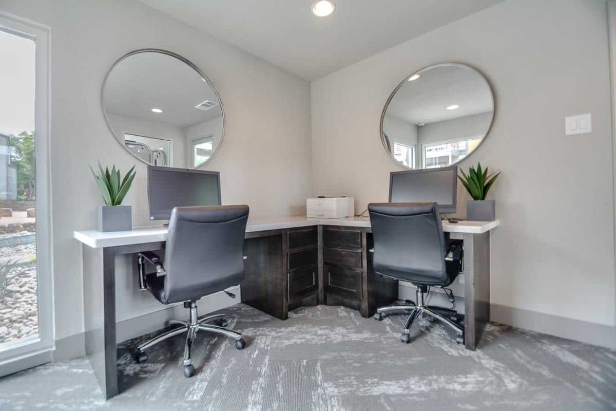 Central Park - Business Center - Photo 4 of 16
