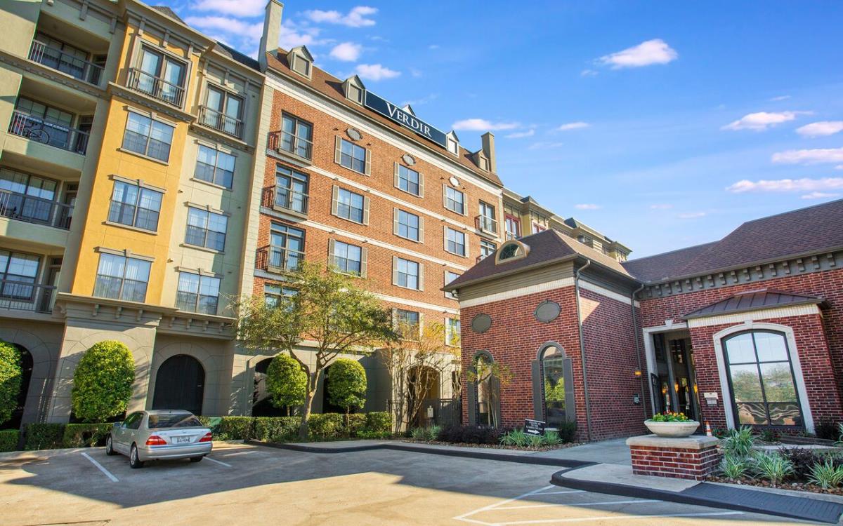 Verdir at Hermann Park Apartment