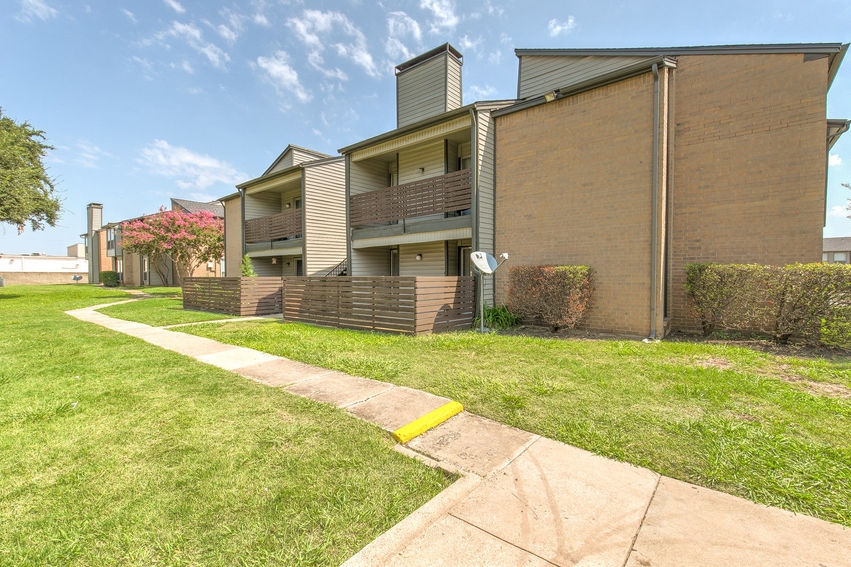Lydian - Exterior - Photo 6 of 18