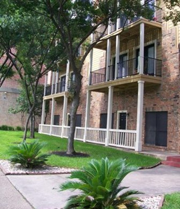 Nueces Oaks Apartments