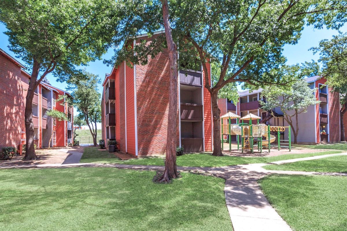 Villa Vista Apartments Dallas 749+ for 1 & 2 Bed Apts